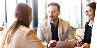 Collaborateurs en réunion